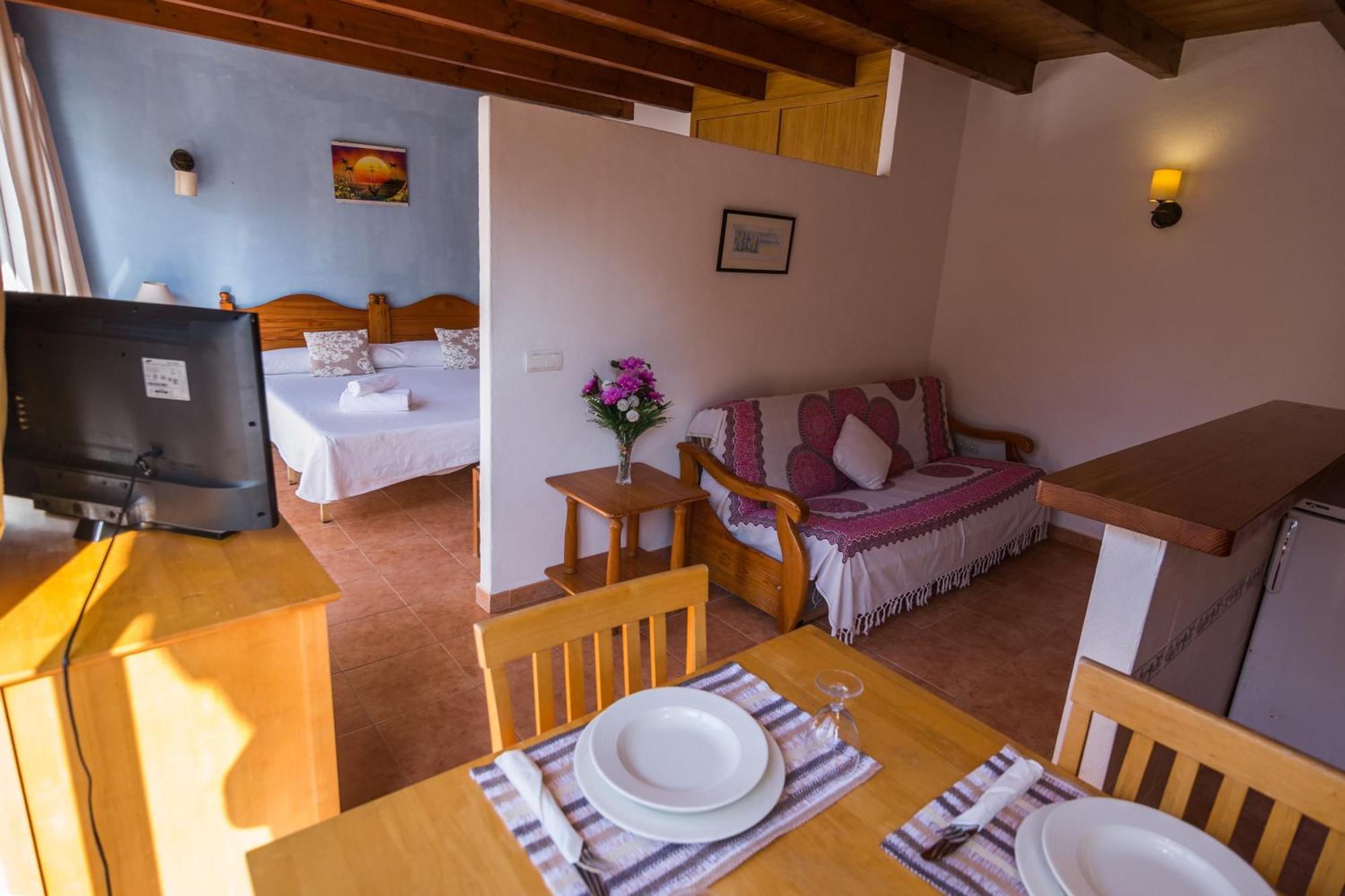 Hostal Cala Boix Es Cana Exteriör bild