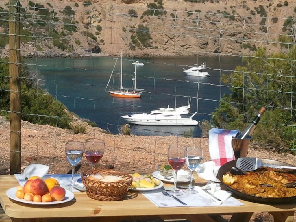 Hostal Cala Boix Es Cana Exteriör bild