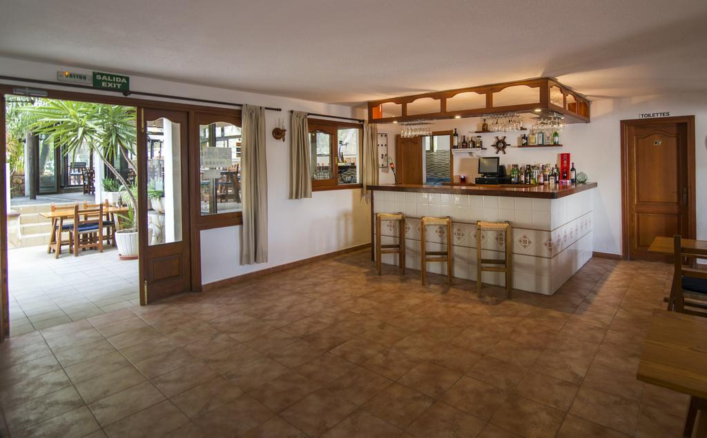 Hostal Cala Boix Es Cana Exteriör bild