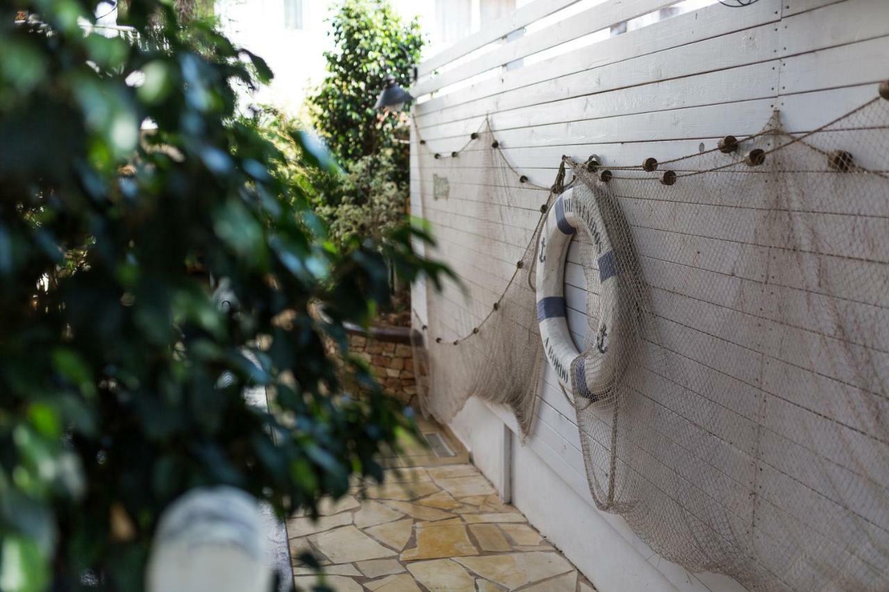 Hostal Cala Boix Es Cana Exteriör bild