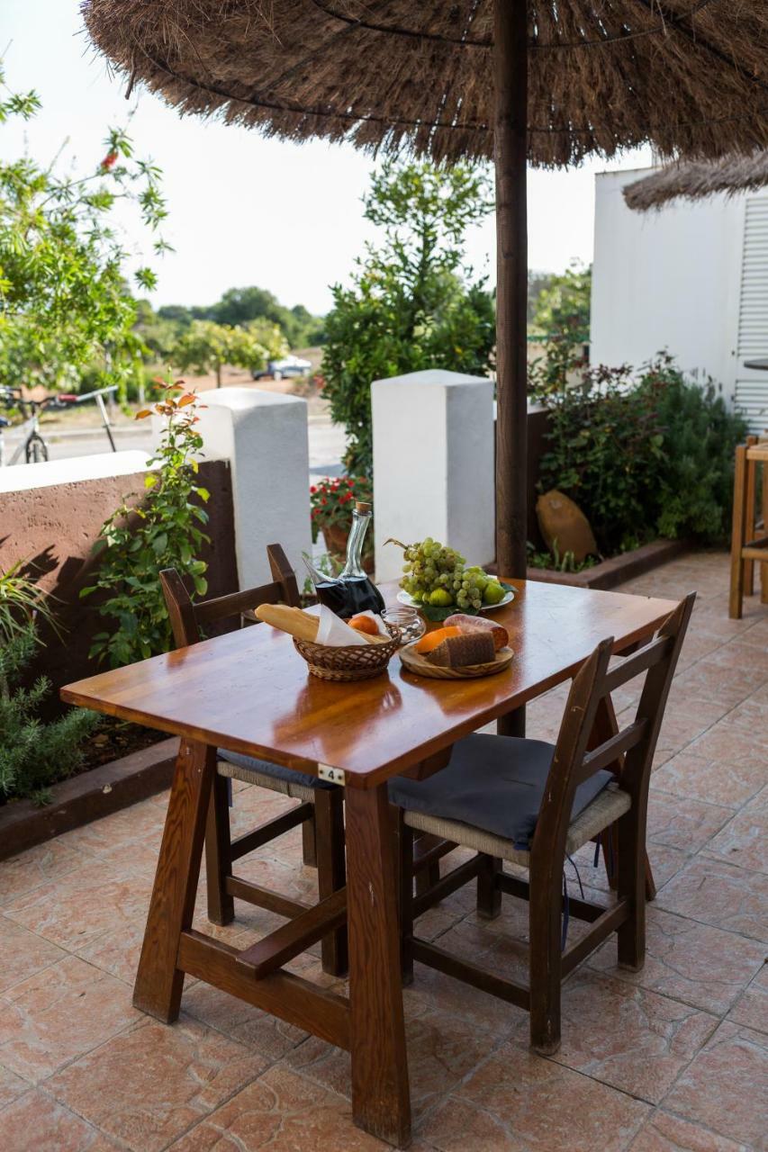 Hostal Cala Boix Es Cana Exteriör bild